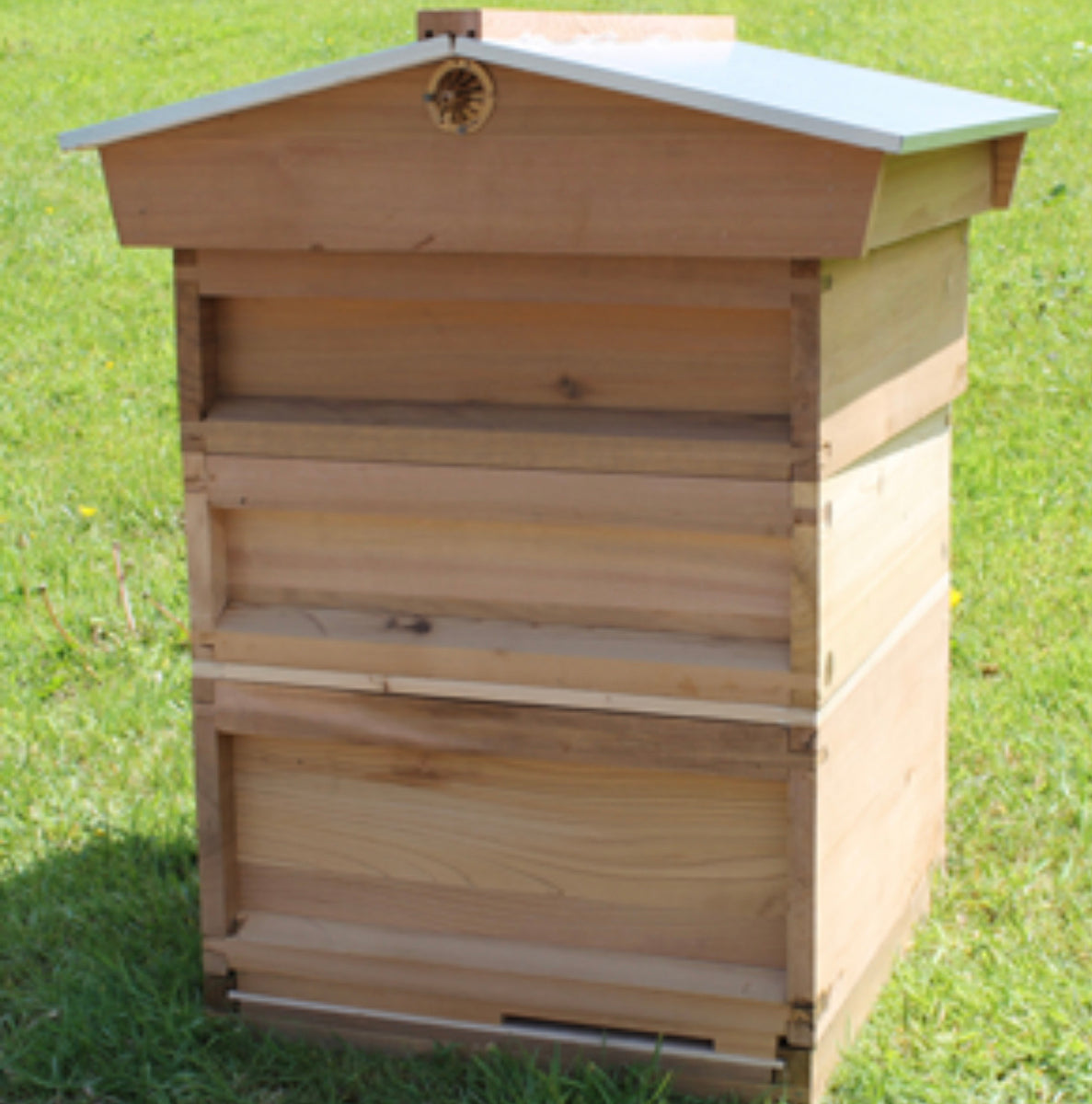 National Cedar Beehive Gabled Roof ( flat packed ) – BEE KEEPING EQUIPMENT